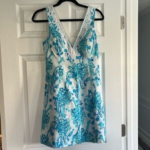 Excellent LILLY PULITZER sleeveless blue and white sundress